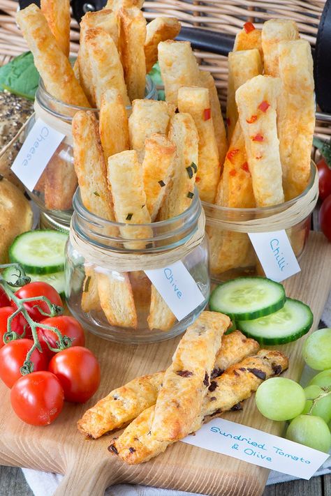 Cheese Straws Easy, Flavored Cheese, Cheese Straws Recipe, Comte Cheese, Savoury Biscuits, Cheese Straws, Best Appetizer, Sundried Tomato, Bread Snacks