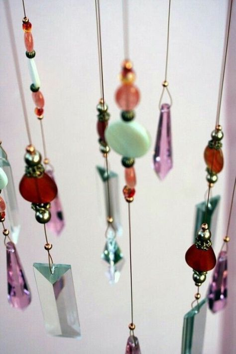 Windchimes Diy, Reclaimed Art, Diy Wind Chimes, Crystal Suncatchers, Prisms, Dreamcatchers, Garden Crafts, Wire Art, Sun Catcher