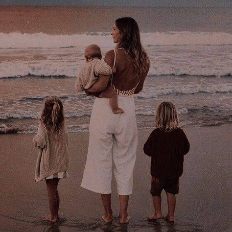 june riva, malibu rising, riva family, malibu rising aesthetic, book aesthetic, taylor jenkins reid, tjr June Riva, Malibu Rising Aesthetic, Rising Aesthetic, Malibu Rising, Taylor Jenkins Reid, The Mick, Epic Party, Book Log, Coastal Life