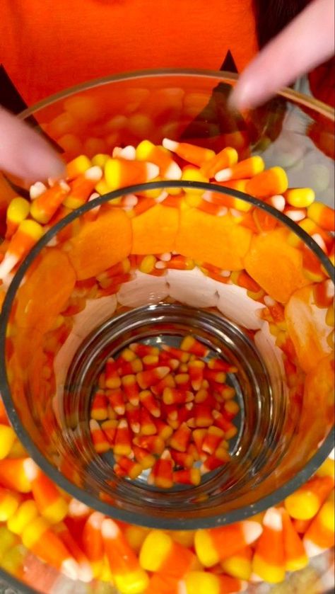 Easy DIY flower arrangement is beautiful! 😍 | Easy DIY flower arrangement is beautiful! 😍 #crafts #Halloween #flowers #DIY | By Kyle & Mistie Knight | Alright, you just lower that right inside of your big vase. So, you got a vase inside a vase. Then, we're going to take some of our candy corn. Here, It's okay. Now, I'm going to take some of these peeps. These are the Halloween peeps. These are ghosts. And you just let that fall right in there this is going to be a beautiful decoration that's p Candy Corn Flower Arrangement, Halloween Vase Filler Ideas, Large Glass Vase Filler Ideas, Diy Fall Decor Vases, Glass Vase Filler Ideas, Vase Filler Ideas, It Pumpkin, Halloween Peeps, Halloween Vase