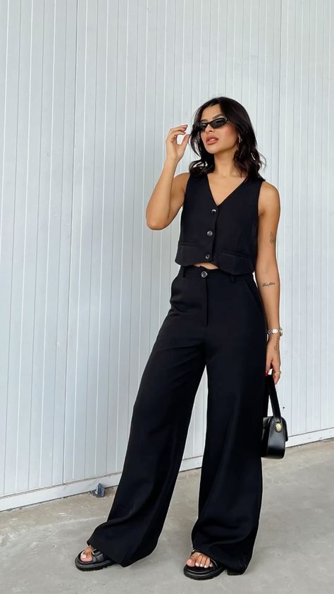 Outfit Formal Mujer, Japan Outfits, Outfit Botas, Fiesta Outfit, Tailored Clothes, Casual Chique, Casual Day Outfits, Elegante Casual, Backless Prom Dresses