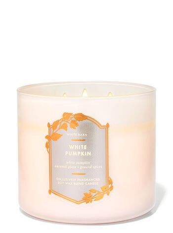 Halloween Candles Bath And Body Works, Candles Bath And Body Works, Hogwarts Bedroom, Candle Bath And Body Works, Cool Candles, Bath And Body Works Candles, Styled Bedroom, Pretty Candles, White Barn Candle