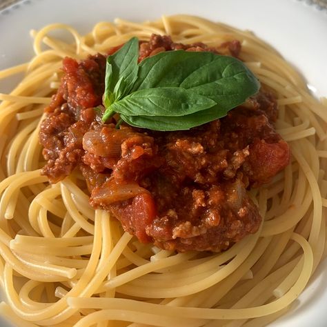 Spaghetti Bolognaise recipe Tomato Puree Recipes, Bolognaise Recipe, Puree Recipes, Spaghetti Bolognaise, Tomato Puree, Chopped Tomatoes, The Sauce, Frozen Peas, Dried Tomatoes