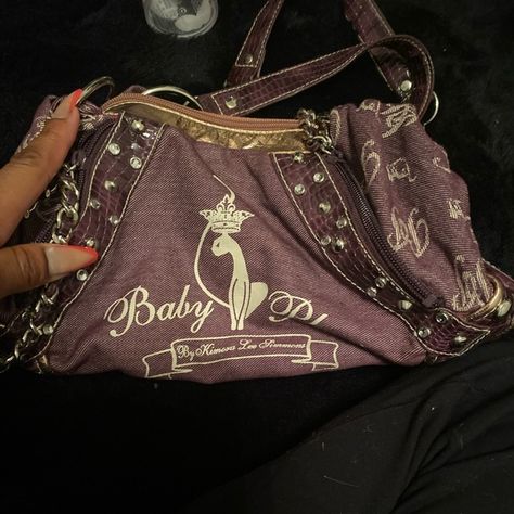 I’m selling my favorite Y2K bag which is… Baby Phat! We can make a deal just lmk Baby Phat Aesthetic, Baby Phat 2000s Aesthetic, Baby Phat 2000s, 2000s Bags, 2000s Baby, Thrift Inspo, 2000s Fashion Trends, Trashy Y2k, Baby Phat