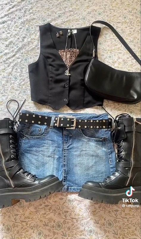 Halloween Costumes 2022, Nana Osaki, Rock Outfit, Halloween This Year, Creative Halloween Costumes, Swaggy Outfits, Edgy Outfits, Lookbook Outfits, Dream Clothes