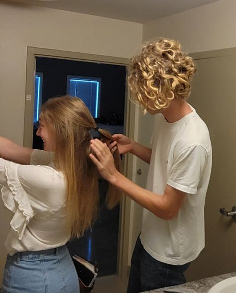 Stroking Hair Couple, Couple Hair Playing, Bf Playing With Gf Hair, Hair Touching Couple, Couple Doing Hair, Boyfriend Braiding Girlfriend Hair, Boyfriend Doing Girlfriends Hair, Couple Braiding Hair, Long Hair Boyfriend Couple