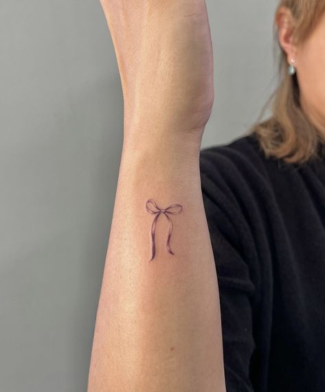 Tattoos For Side Of Wrist, Small Bow Tattoos For Women, Bow Wrist Tattoo, Fine Line Bow Tattoo, Little Bow Tattoo, Aesthetic Tattoos For Women, Dainty Bow Tattoo, Cosmetologist Tattoo, Tattoo Bow