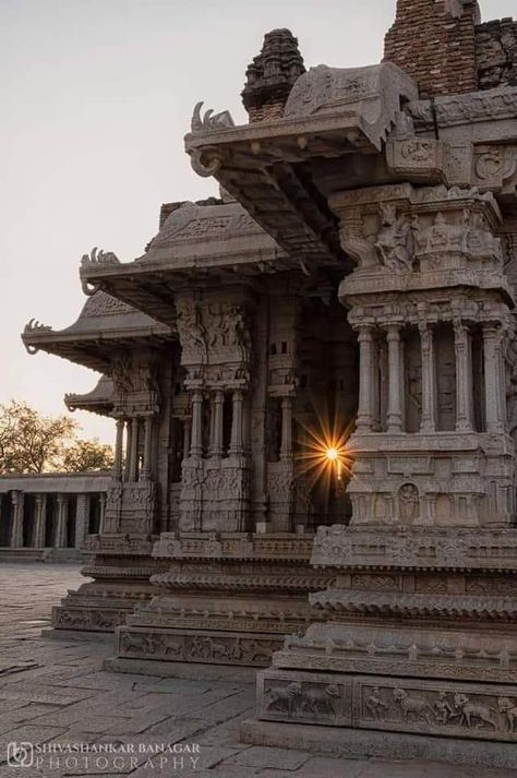 Sculpture Background, Hampi Karnataka, Indian Temple Architecture, Farm Layout, Temple Pictures, Temple Architecture, Hampi, Architecture Landscape, Banner Background Images