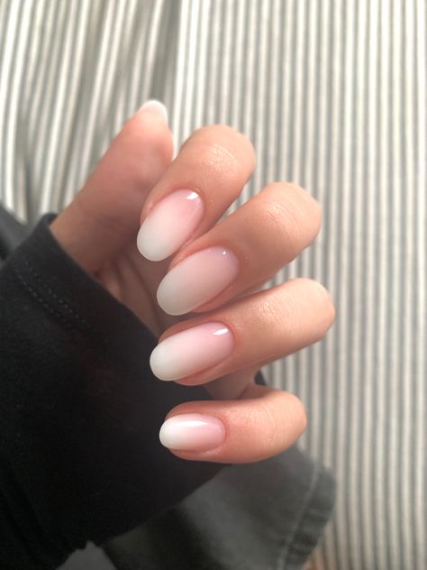 Baby boomer nails Short Baby Boomer Nails, Baby Nails Design, Semipermanent Nails, Long Round Nails, Powder Acrylic Nails, Nails Ideas Short, Nail Ideas Simple, Baby Boomer Nails, Fall Nails 2023