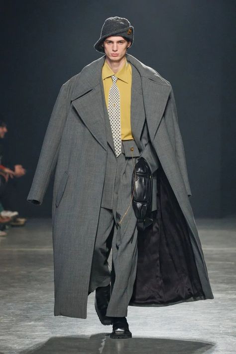 Sean Suen Men's Fall 2024 [PHOTOS] Coat Styles, Men Streetwear, Leather Trench, Mens Fashion Streetwear, Men Street, Mens Fall, Fashion Streetwear, 2024 Collection, Fall 2024