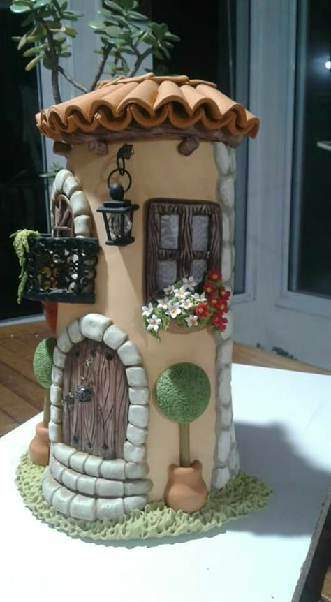 Fairy House Crafts, Clay Fairy House, Fairy House Diy, Pottery Houses, Diy Glass Bottle Crafts, Clay Fairies, Tanah Liat, Diy Bottle Crafts, Glass Bottle Crafts