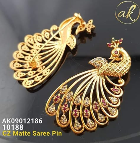 Matte saree pin...  https://wa.me/917286062150 Gold Saree Pin Designs, Saree Pins Brooches Indian, Saree Pins Brooches Gold, Saree Brooch Designs, Saree Pins Brooches, Ear Rings Studs, Saree Brooch, Gold Earrings Design, God Jewelry