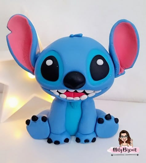 Stitch Clay Sculpture, Cute Clay Figures Easy, Fondant Stitch, Stitch Clay, Polymer Clay Stitch, Clay Stitch, Lilo And Stitch Toys, Lilo And Stitch Cake, Stitch Costume