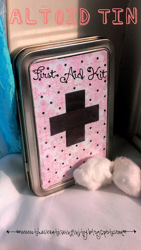 Altoid Tin First Aid Kit, Altered Art Canvas, Diy Notebooks, Diy First Aid Kit, Brownie Badges, Tin Crafts, Altoid Tin, Kit Ideas, Diy Notebook