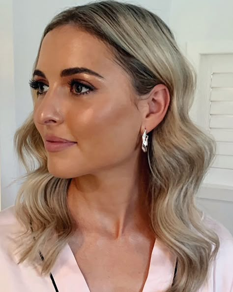 Jody Callan Hair | Soft waves 🤍 Loving my bridesmaids hairstyles for 2021 makes my heart so happy 🤍🤍 Blessed to create styles on the most beautiful woman… | Instagram Mid Length Soft Waves, Mid Length Down Wedding Hair, Bridesmaid Hair Soft Waves, Mid Length Bridal Hairstyles, Wavy Bridesmaid Hair Medium, Short Curled Bridal Hair, Soft Glam Waves Medium Hair, Wedding Curls Medium Length, Medium Length Hair Wedding Styles Down