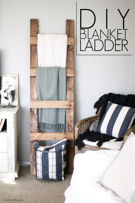 DIY blanket ladder by Cherished Bliss, featured on Funky Junk Interiors Diy Blanket, Diy Home Decor For Apartments, Desk Diy, Diy Blanket Ladder, Diy Living Room Decor, Blanket Ladder, Funky Home Decor, Wooden Ladder, Living Room Diy