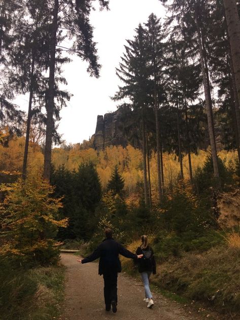 Hiking Aesthetic Family, Fall Adventure Aesthetic, Autumn Hiking Aesthetic, Autumn Hike Aesthetic, Pnw Fall Aesthetic, Fall Walks Aesthetic, Fall Vision Board Ideas, Oregon Fall Aesthetic, Hiking Aesthetic Fall