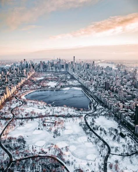 Central Park From Above, New York Winter Christmas, New York Neige, Central Park Snow, Snowy Places, Winter New York, New York Noel, New York Christmas Aesthetic, New York Snow