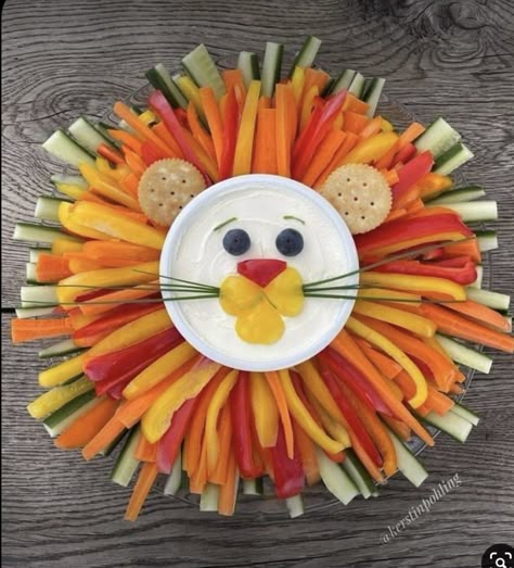 Food Art For Kids, Kids Treat, Party Food Platters, Kids Party Food, Easy Food Art, Veggie Tray, Birthday Party Food, Snacks Für Party, Safari Party