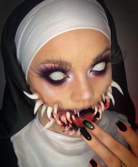 25 Creative Halloween Makeup Ideas Scary Teeth Makeup, Halloween Makeup Spooky, Spooky Makeup Looks Halloween, Scary Mouth Makeup, Horror Face Painting, Gory Makeup Ideas, Fansly Ideas, Demon Face Paint, Scary Face Makeup