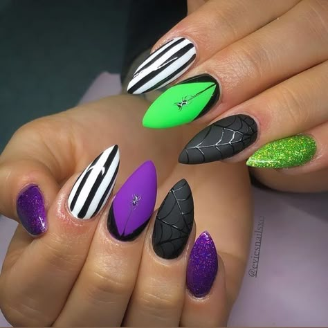 Halloween Nails With Glitter, Halloween Beetlejuice Nails, Easy Beetlejuice Nails, Purple And Green Halloween Nails, Bettle Juice Nail Ideas, Beetlejuice Nails Short, Beetlejuice Nail Designs, Tim Burton Nails, Beetlejuice Nail Art