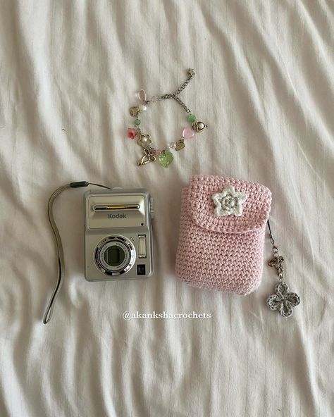 🌷🍀🎧in honor of kimi ni todoke season 3… here are some kimi ni todoke inspired pieces i made!! i made this digicam case a while ago, inspired by sawako’s phone charm (and it’s perfect for a camera bc of kazehaya’s camera charm 🤭) the bracelet is a more recent project i made with @joobyrumi’s jooby jar & @encharmkits jewelry kit!! i think it’s sooo sawako coded and adorable 😭 digicam case pattern by @abitgrey & yarn from @lovecraftscom #crochet #kiminitodoke #crochetersofinstagram #sawakoku... Crochet Case Phone, Crochet Digital Camera Case, Crochet Camera Pouch, Crochet Camera Case, Crochet Camera Bag, Cute Camera Bag, Camera Pouch, Current Aesthetic, Camera Charm