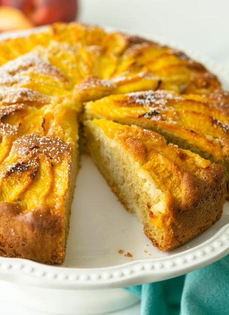 Peach Yogurt Cake, Desserts Italian, Peach Cake Recipes, Peach Dessert Recipes, Italian Cake, Peach Cake, Fresh Peaches, Yogurt Cake, Summer Cakes