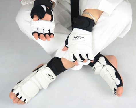 Kou Diabolik Lovers, Sparring Gear, Taekwondo Training, Tae Kwon Do, Karate Martial Arts, Team Training, Sports Gloves, Training Gear, Protective Gear