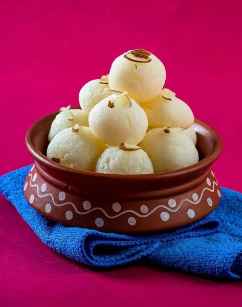 Pakistani Sweets, Raksha Bandhan Cards, Wallpapers Food, Indian Cafe, Desi Desserts, Delicious Food Image, God Hindu, Indian Food Photography, Sweets Photo