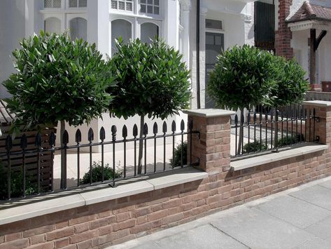 Front Garden Boundary Ideas, Brick Metal Fence, Front Garden Railings, Garden Railings Ideas, Front Garden Wall Ideas Brick, Garden Wall Ideas Brick, Brick Wall Driveway, Driveway Wall Ideas, Front Garden Wall Ideas