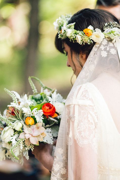 Floral Crown Veil, Crown And Veil, Flower Crown Veil, Crown Veil, Diy Wedding Makeup, Boho Chic Wedding Dress, Floral Veil, Bridal Flower Crown, Garden Wedding Venue