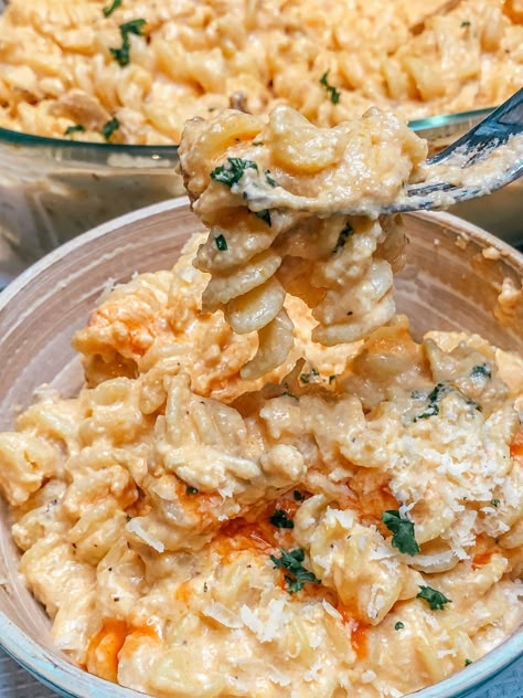 Spicy Feta Pasta, Cheesecake Factory Fried Mac And Cheese, Buffalo Mac N Cheese Recipe, Buffalo Mac And Cheese, Cheesy Pasta Recipes, Buffalo Chicken Recipes, Buffalo Chicken Pasta, Feta Pasta, Popsugar Food