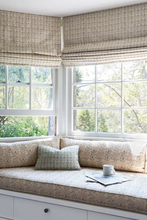 23 Country Decorating Ideas That Feel Charming and Chic Window Coverings Bedroom, Cosy Corners, Country Style Interiors, Bedroom Nook, Vintage Style Wallpaper, Iron Bed Frame, Window Seats, Country Style Decor, Durable Furniture