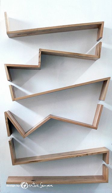 Libreria Zig Zag by Beatriz Sempere #etagere Regal Design, Interior Furniture, Wood Design, Cool Furniture, Wall Shelves, Zig Zag, Wood Furniture, Home Deco, Home Projects