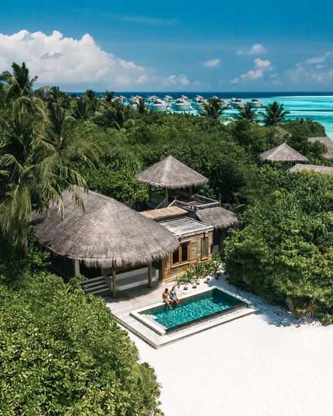 The Maldives is an innovative oasis, thanks to these properties championing sustainable architecture and design. Six Senses Laamu, Unique Honeymoon Destinations, Maldives Vacation, Artificial Island, Maldives Hotel, Maldives Honeymoon, Six Senses, Maldives Resort, Ladies Style