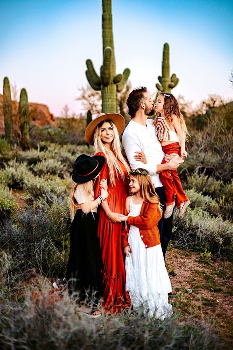 How to Style your Arizona Family Pictures Flagstaff Family Photos, Family Photo Outfits Arizona, Joshua Tree Family Photos, Desert Photoshoot Poses, Desert Fall Family Photos, Cactus Family Photoshoot, Dessert Family Photo Shoot, Sedona Family Photos, Joshua Tree Family Photoshoot