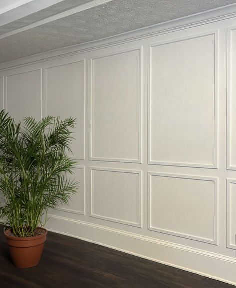 Accent Wall Minimalist, Wall Panel Molding, Minimalist Living Room Design, Wall Trim, Wall Molding, Interior Trim, Minimalist Living, Wainscoting, New Wall