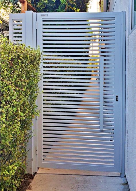 Metal Gate Door, Stairs Gate, Wood Garden Gate, Gate For Stairs, Metal Driveway Gates, Wood Gates, Metal Garden Gates, Compound Wall Design, Gate Wall Design