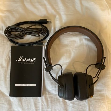 Brown Marshall Headphones, Marshall Major Iv Aesthetic, Marshall Major Iv, Marshall Headphones, Marshall Major, Cute Headphones, 2024 Goals, Retro Accessories, Edc Gear