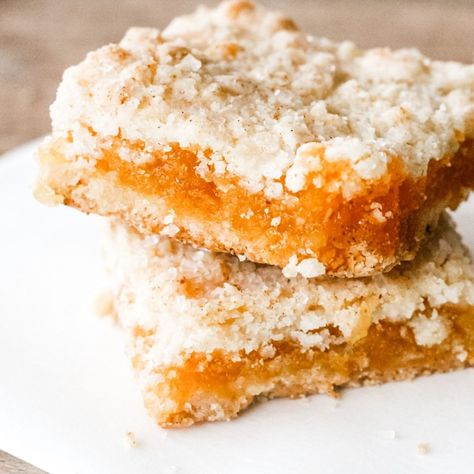 Apricot Bars Recipe, Pan Bars, Apricot Bars, Jam Bars, Apple Crisps, Christmas Cookie Bars, Sweet Lunch, Dried Apricot, Rectangle Cake