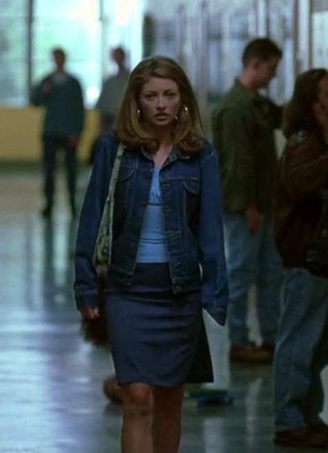 Indie Movie Outfit, Jaw Breaker Outfits, Julie Jawbreaker, Jawbreaker Outfits Julie, Heartbreaker High Sasha Outfit, Jawbreaker Movie Outfits, Rebecca Gayheart 90s, 90s Movies Outfits, Jawbreakers Movie