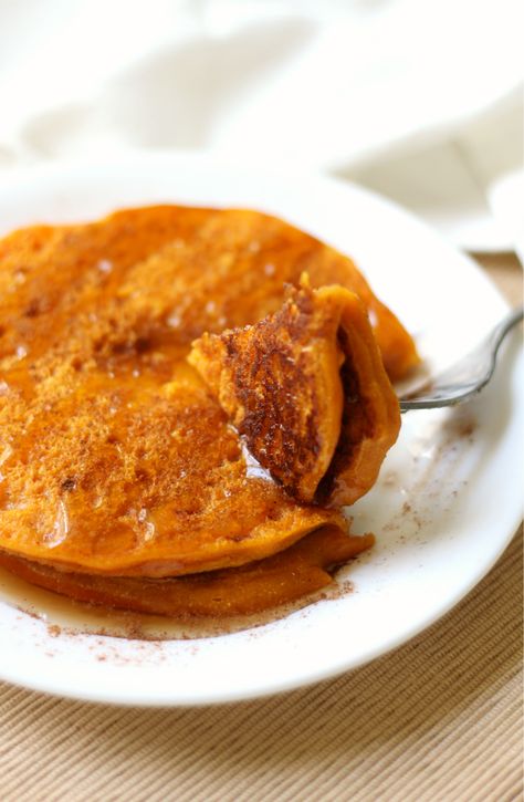 Pumpkin Pancakes | Strength and Sunshine @RebeccaGF666 Simple and delicious pumpkin pancakes in a snap! Gluten-free, vegan, and single-serve, these pancakes are healthy and make a perfect seasonal breakfast recipe any day of the week! Pumpkin Pancakes Gluten Free, Pesto Alfredo Sauce, Ravioli With Pesto, Pesto Alfredo, Gluten Free Ravioli, Gluten Free Pumpkin Pancakes, Vegan Pumpkin Pancakes, Fried Ravioli, Gluten Free Pesto