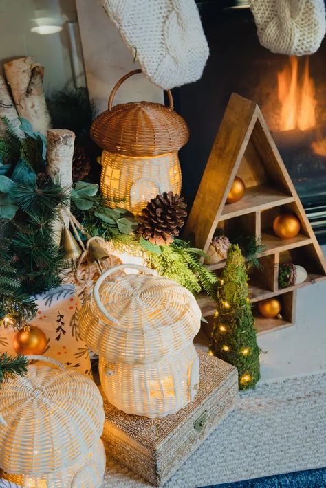 decorating a Cozy, bohemian Woodland Christmas tree and living room - Casa Watkins Living Woodland Themed Christmas Tree, Christmas Woodland Theme, Forest Apartment, Woodland Living Room, Woodland Christmas Theme, Theme Christmas Tree, Woodland Christmas Decor, Glam Christmas Tree, Woodland Christmas Tree