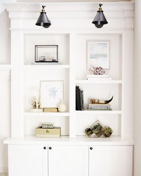 perfectly styled shelves make me ridiculously happy well done @doreencorrigan! love this addition to the #ckstyleaccordingly feed. now excuse me while I go rearrange me bookcase... White Millwork, Bookcase Styling, Bookshelf Styling, White Bookcase, Room Shelves, Bookshelves Diy, Built In Bookcase, Kitchen Decorating, Room Decorating