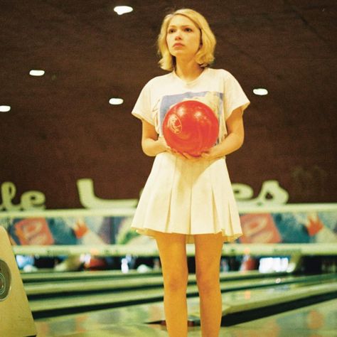 how tavi took down the sartorialist All Cheerleaders Die, Tavi Gevinson, Petra Collins, Quinn Fabray, Bowling Alley, Tumblr Fashion, Trailer Park, Photography Inspo, Creative Studio