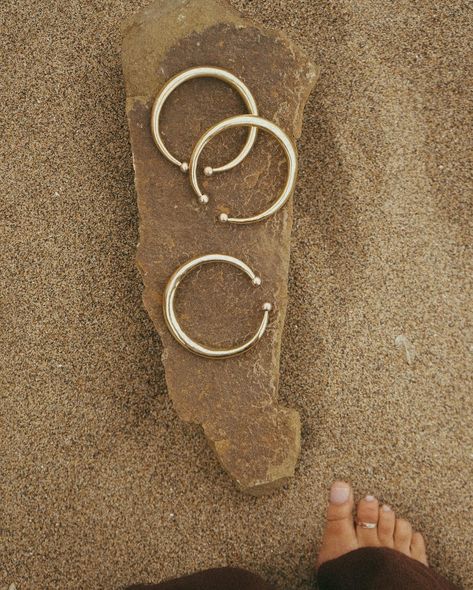 ::BOLD & BEAUTIFUL:: A classic bangle style & one of our bestsellers, our ‘Bohdi’ Bangle is a must have in your collection✨ Handmade in India. :: Free US Shipping:: Classic Bangles, Instagram Beach, Bangles Style, Brass Jewelry, Summer 24, Beach Day, Best Sellers, Bangles, Brass