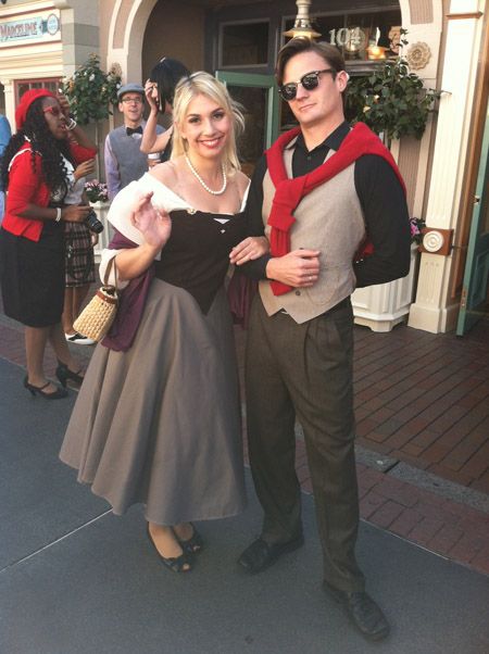 disney bounding- awesome take on prince philip & briar rose Disney Therapy, Dapper Day Disneyland, Disneybounding Ideas, Dapper Day Outfits, Disney Dapper Day, Outfit Disney, Disney Dress Up, Disney Inspired Fashion, Disneyland Outfits