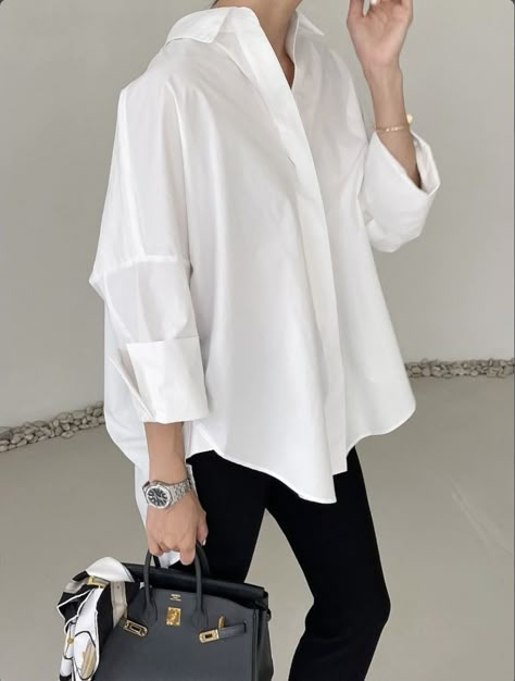 Hijabi Modest Outfits, Button Down Outfit, White Shirt Outfits, Classic Capsule Wardrobe, Sewing Clothes Women, Fashion Vocabulary, Androgynous Fashion, Striped Long Sleeve Shirt, Work Outfits Women