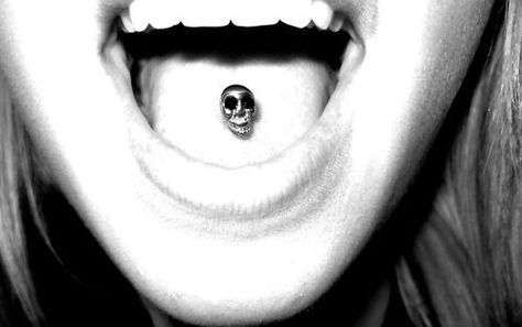 skull tongue piercing... Hip Dermals, Pierced Tongue, Labret Vertical, Different Types Of Piercings, Piercing Tongue, Tongue Piercings, Tongue Bars, Tongue Ring, Septum Piercings