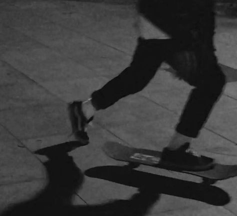 Skate Boy Aesthetic, Grunge Boy Aesthetic, Skater Boy Aesthetic, Skateboarding Aesthetic, Skate Boy, Skate Vibes, Skateboard Aesthetic, Skating Aesthetic, Grunge Pictures